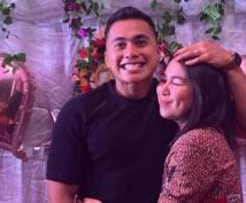 Moment Aprilio Manganang Melamar Kekasih, Banjir Ucapan Selamat