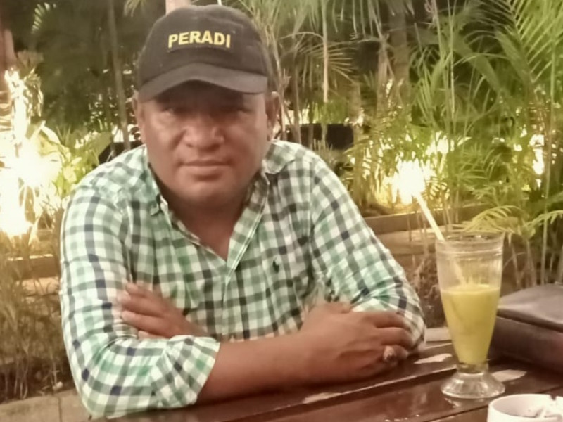 Desak Bupati Hery