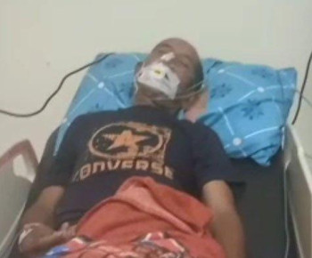 ATM dan PIN Tidak Dikasih, Ayah Diseret Anaknya di Lantai Toko HP