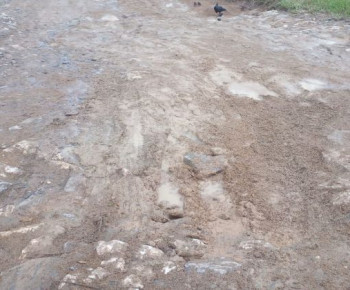Jalan di Lamba Leda Rusak Parah Masyarakat Tagih Janji Pemda Matim