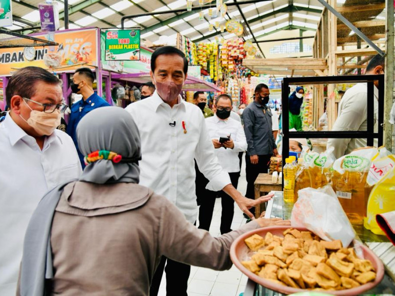Pemerintah Salurkan BLT Minyak Goreng, Rp300 Ribu Cair April Ini