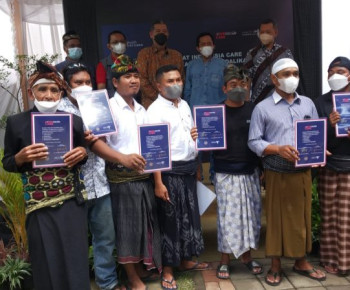 Kemenparekraf Serahkan 300 Sertifikat Indonesia Care di Mandalika