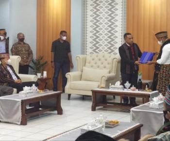Gubernur Viktor Apresiasi Motif Dasar Songke, Tenunan Khas Manggarai