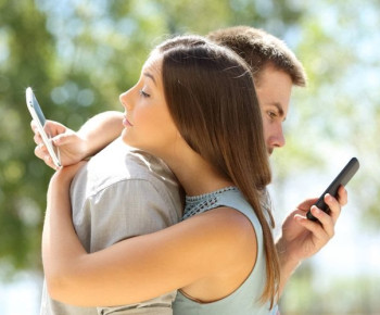 Zodiak Suka Main Hati, Nomor 2 Kelihatannya Setia, Tapi Sering Selingkuh