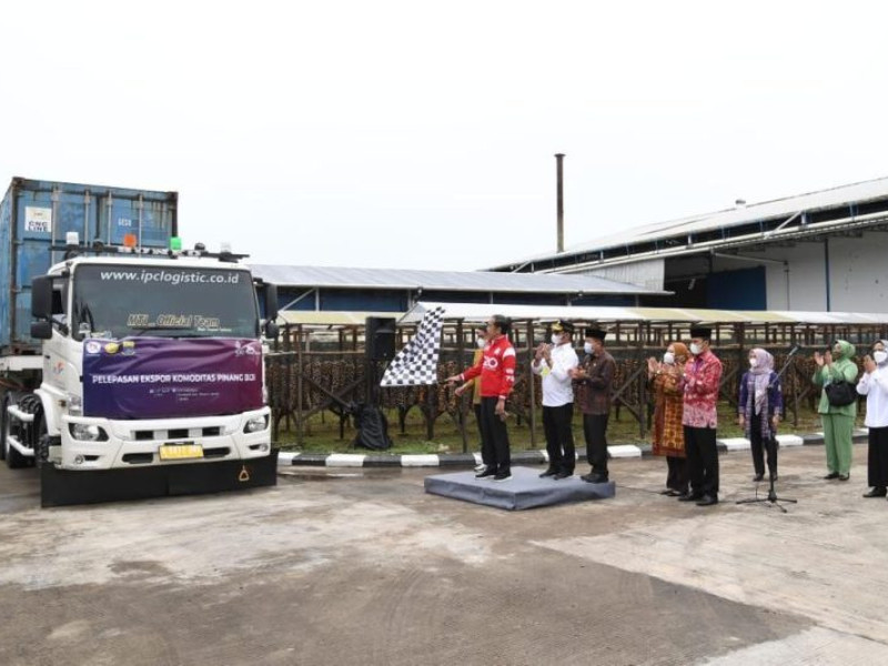 Jokowi Lepas Ekspor Pinang Biji di Muaro Jambi