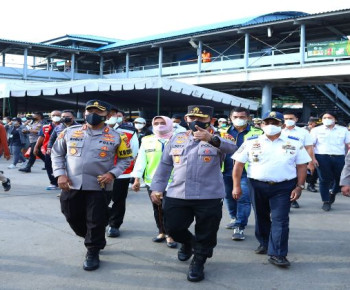 Kapolri Harap Penambahan Kapal dan Dermaga Urai Kepadatan di Pelabuhan Merak
