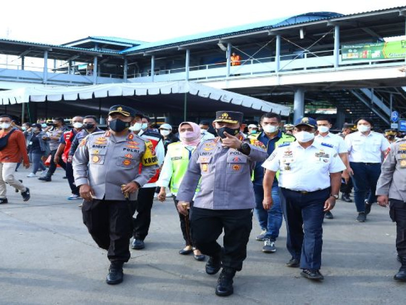 Kapolri Harap Penambahan Kapal dan Dermaga Urai Kepadatan di Pelabuhan Merak