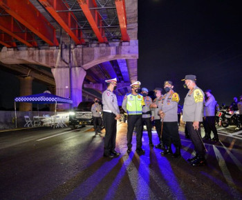 Kapolri Tinjau Langsung Tol Cikampek, Pastikan One Way Lancar