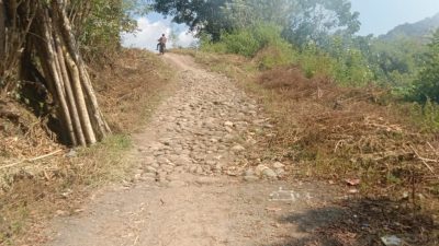 Tolak Proyek Rehab Jalan