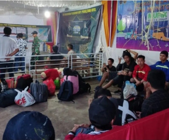 Kapal Tenggelam di Perairan Bima Angkut Ribuan Sak Semen ke NTT