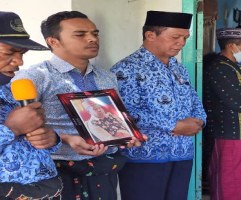 PGRI/ Korpri Kec. Wae Rii Laksanakan Upacara Pelepasan Jenasah Alm. Syrilus Soo
