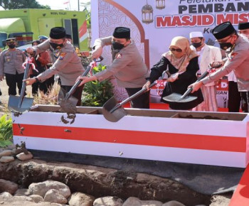 Waka Polri Letakan Batu Pertama Pembangunan Masjid di Kediri