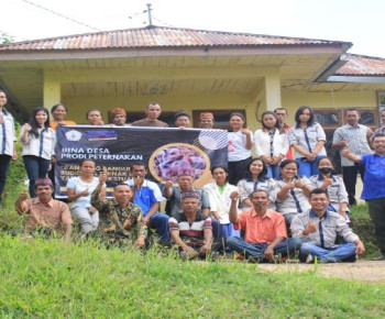 Meningkatkan Kapasitas Peternak Babi, Prodi Peternakan UNIKA St. Paulus Laksanakan Kegiatan Bina Desa