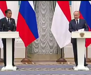 Putin: Saya Sangat Puas dengan Jokowi