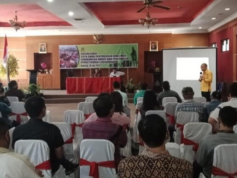 Gelar Sosialisasi, Ini Penegasan Kadis Kanisius Nasak Bagi Para Pelaku Usaha dan Perangkat Daerah Manggarai
