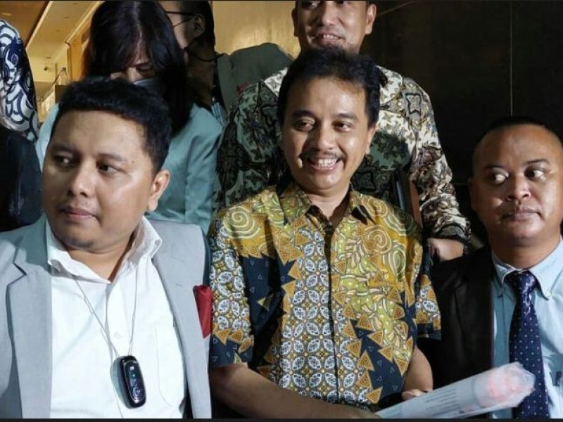 Roy Suryo Tersangka