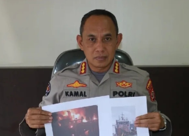 Kapal Pengangkut BBM Terbakar