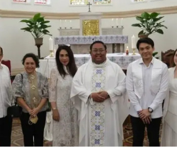 Rob Clinton Dibaptis Katolik, Pertanda Akan Nikahi Chelsea Islan?