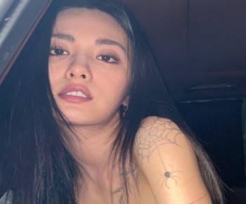 Tampil Seksi, Badan Nana After School Penuh Tato, Asli atau Makeup?