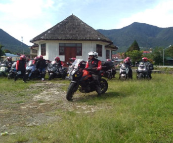 Etape Akhir TdFH Legenda Balap Kunjungi Katedral Lama Ruteng hingga Gua Batu Cermin