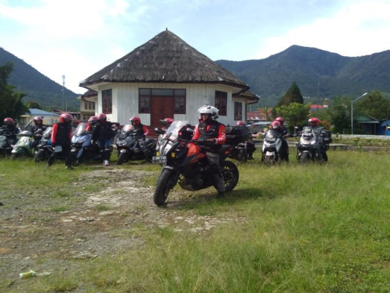 Etape Akhir TdFH Legenda Balap Kunjungi Katedral Lama Ruteng hingga Gua Batu Cermin