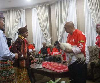 Tiba di Ruteng, Riders Legend Rio Sarwono dan Joel Deksa Kagumi Alam dan Budaya Flores