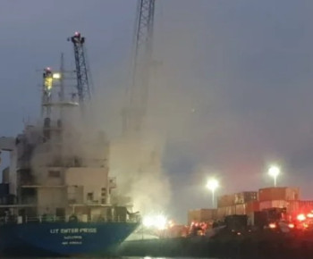 Angkut Hasil Bumi NTT, Kapal Kontainer Lit Enterprise Terbakar di Tanjung Perak