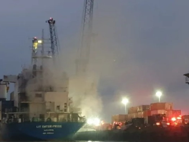 Kapal Kontainer Lit Enterprise