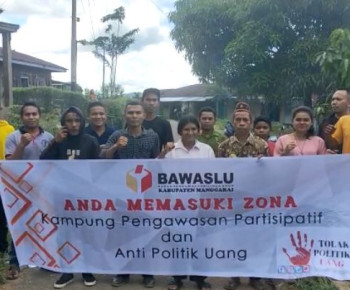 Bersama Warga, Panwaslu Cibal Barat Deklarasikan Kampung Pengawasan Partisipatif dan Anti Politik Uang