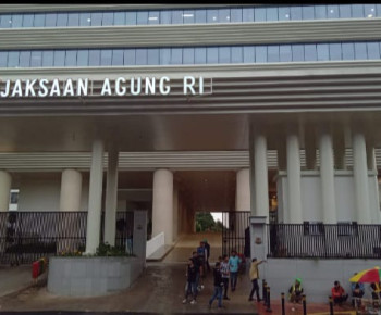 Cium Aroma Intervensi Pihak Tertentu, PMI Desak Kejagung Segera Tersangkakan Johanes Rettob
