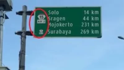 Marka Jalan Warna Kuning
