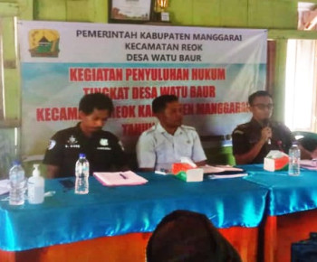 APH di Reok Gelar Penyuluhan Hukum tentang KDRT di Desa Watu Baur