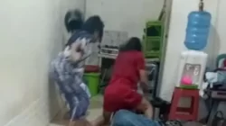 Waria MiChat Keroyok Pria