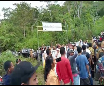 Dihadang Mama-Mama, Bupati Nabit: Oe Bupati Kaku