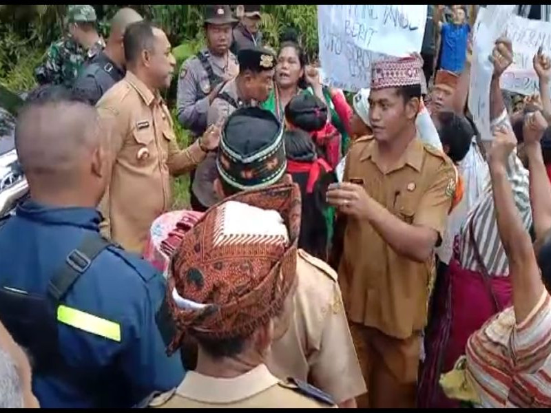 Viral Video Bupati Nabit Dihadang Mama-Mama di Satar Mese