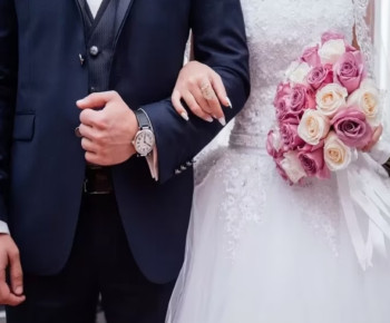 Parah, Pengantin Wanita Pergoki Calon Suami Disusui Ibunya Sebelum Pernikahan