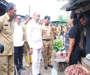 Gubernur VBL Tinjau Pasar Inpres Naikoten Kupang, Harga Pangan Relatif Stabil