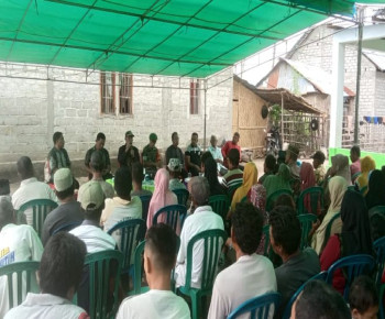 Dikunjungi Kamsudin Usman, Warga Tempode Curhat dari Soal Abrasi hingga Takut Masuk Rumah Sakit