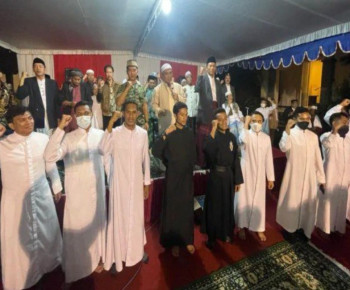 Mondok Semalam, Rohaniwan Katolik Diajak Nyanyi Yalal Wathon