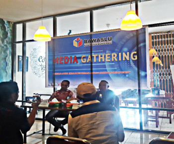 Cegah Potensi Semerawutnya Data Pemilih, Bawaslu Manggarai Ajak Media Barengan Awasi Proses Pemilu