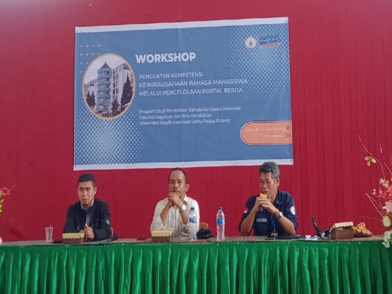 Direktur Utama PT. FEC Media Workshop Kewirausahaan Pengelolaan Portal Berita di UNIKA Ruteng