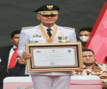 Ganjar Pamer Penghargaan Provinsi Berkinerja Terbaik Nasional, Nitizen: Batalkan Piala Dunia Dapat Penghargaan?