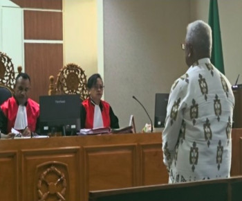 Hakim Tolak Dakwaan JPU dan Terima Sebagian Eksepsi Johanes Rettob dalam Sidang Putusan Sela