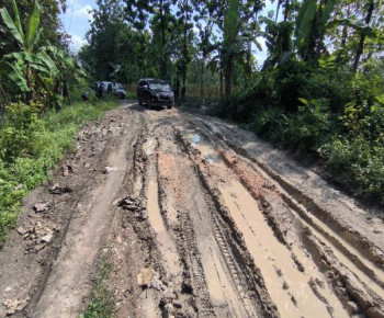 Sukacita Warga Kepoh Atas Komitmen Bupati Arief yang Perjuangkan Pembangunan Jalan di Desanya