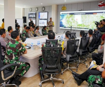 Tinjau 91 Command Center, Kapolri dan Panglima TNI Pastikan Kesiapan Personel Jelang KTT ASEAN