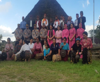 Kesan Kapolda NTT Johny Asadoma Saat Salurkan 60 Paket Bansos ke Warga di Ruteng Pu’u