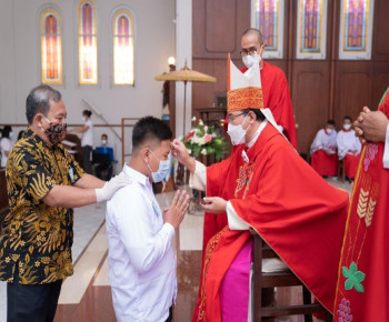Usia Penerimaan Sakramen Penguatan/Krisma: Catatan Yuridis-Teologis-Pastoral