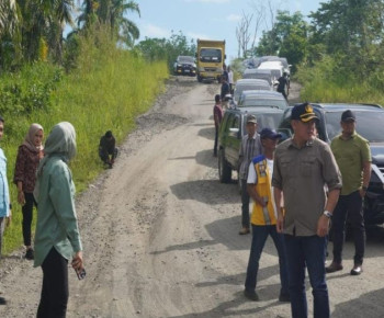 Staf Khusus Presiden Tinjau Langsung Ruas Jalan Tugu Polwan – Giri Mulya di Bengkulu Utara