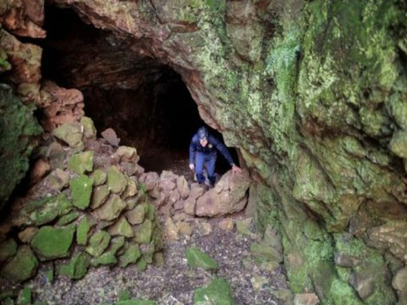 Ahli Paleontologi Temukan Pemakaman Manusia Purba Tertua di Dunia