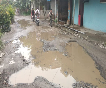 Kondisi Jalan di Desa Klambir Lima Kampung Rusak Parah, Pemerintah Diam